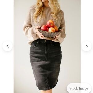 Women’s size 6 The Main Street Exchange brand new with tag “Shannon” black skirt